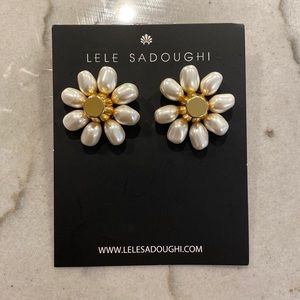 Lele Sadoughi pearl jelly bean flower button earrings for pierced ears.
